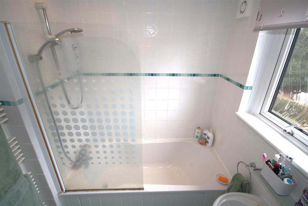 Family Bathroom b.JPG