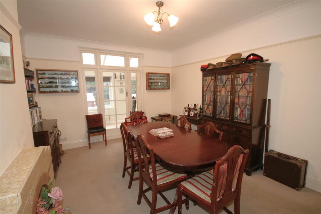 Dining Room a.JPG