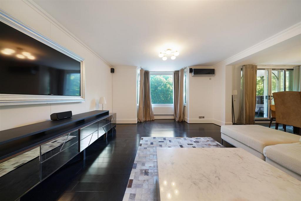 Flat 4, Crown Court - wvn Kyo4 Ztrs JK9 SUh IRz.jpg