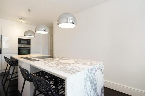 3 bedroom apartment to rent, Park Road, St John's Wood, London, NW8