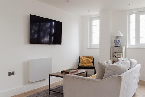 2 bedroom apartment for sale, Victoria Road, Horley