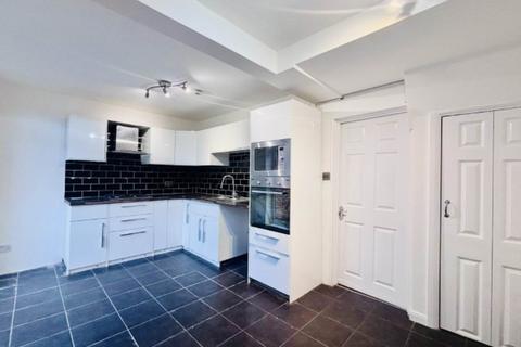 3 bedroom house to rent, Benson Gardens, West Yorkshire LS12