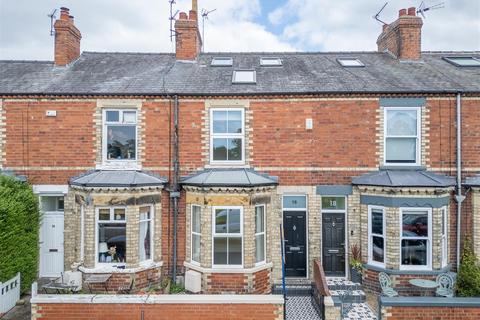 Knavesmire Crescent, York
