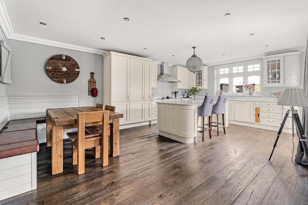 Kitchen / Breakfast Area