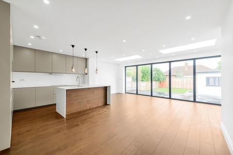 4 bedroom bungalow for sale, Glasbrook Avenue, Whitton TW2
