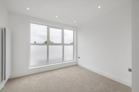 4 bedroom bungalow for sale, Glasbrook Avenue, Whitton TW2