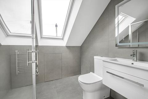 4 bedroom bungalow for sale, Glasbrook Avenue, Whitton TW2