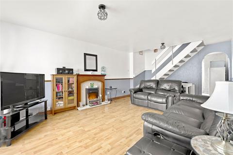 2 bedroom house for sale, Woodrush Way, Romford