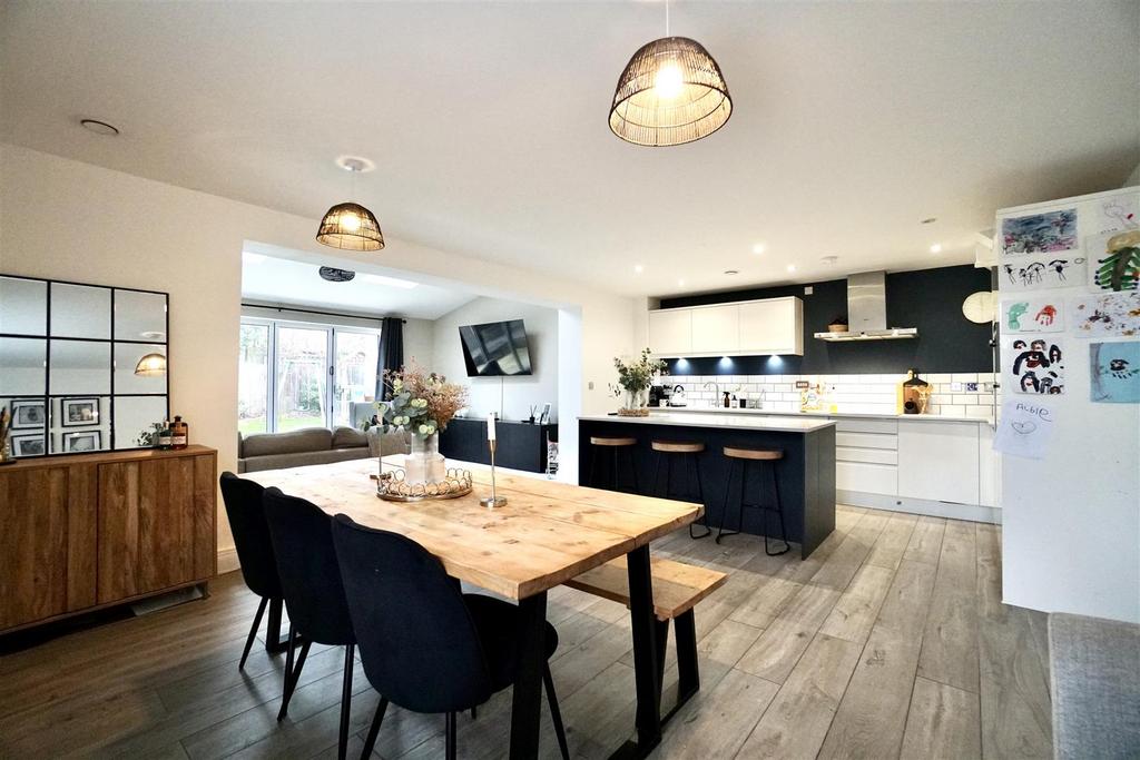 Kitchen/Dining