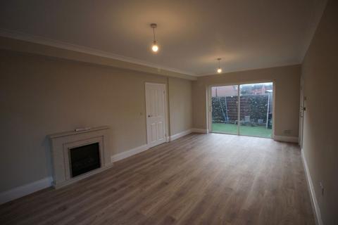 4 bedroom semi-detached house to rent, James William Street