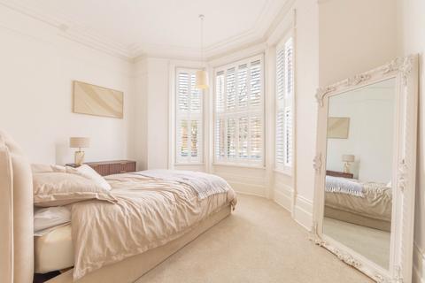 2 bedroom flat to rent, Earls Avenue, Folkestone, Kent, CT20