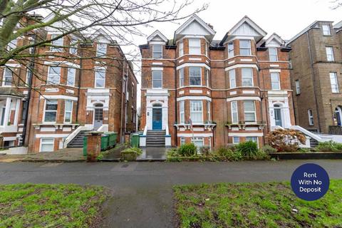 2 bedroom flat to rent, Earls Avenue, Folkestone, Kent, CT20