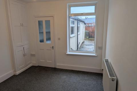 2 bedroom terraced house to rent, Connaught Terrace, Lincoln, Lincs, LN5