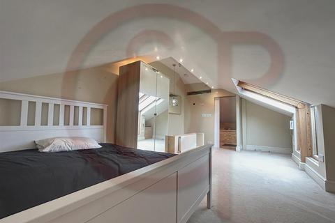 1 bedroom in a house share to rent, Alfred Road, Acton, W3