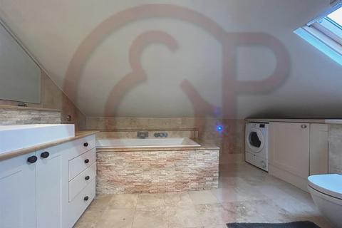 1 bedroom in a house share to rent, Alfred Road, Acton, W3