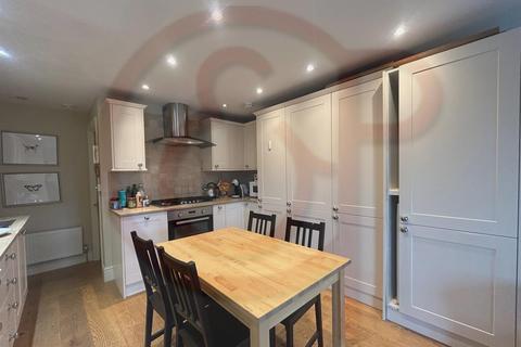 1 bedroom in a house share to rent, Alfred Road, Acton, W3