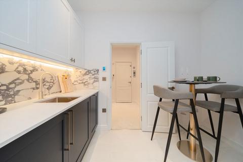 2 bedroom flat to rent, Cadogan Square, London SW1X