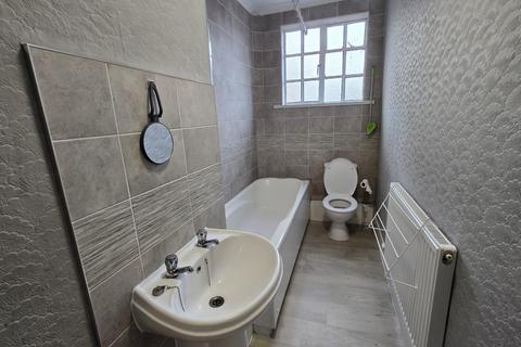 2 bedroom flat to rent, Bromley BR1