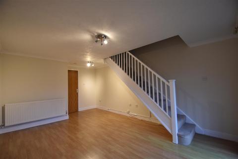 2 bedroom terraced house to rent, Shearwater Close, Stevenage SG2