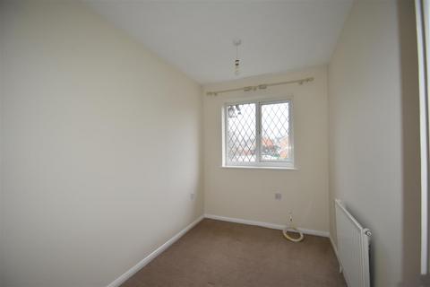 2 bedroom terraced house to rent, Shearwater Close, Stevenage SG2