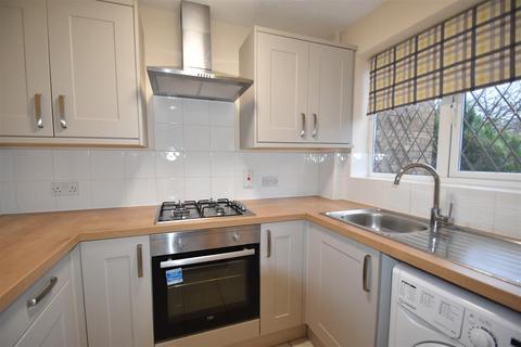 2 bedroom terraced house to rent, Shearwater Close, Stevenage SG2