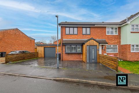 3 bedroom terraced house to rent, Sorrel Drive, Kingsbury, B78