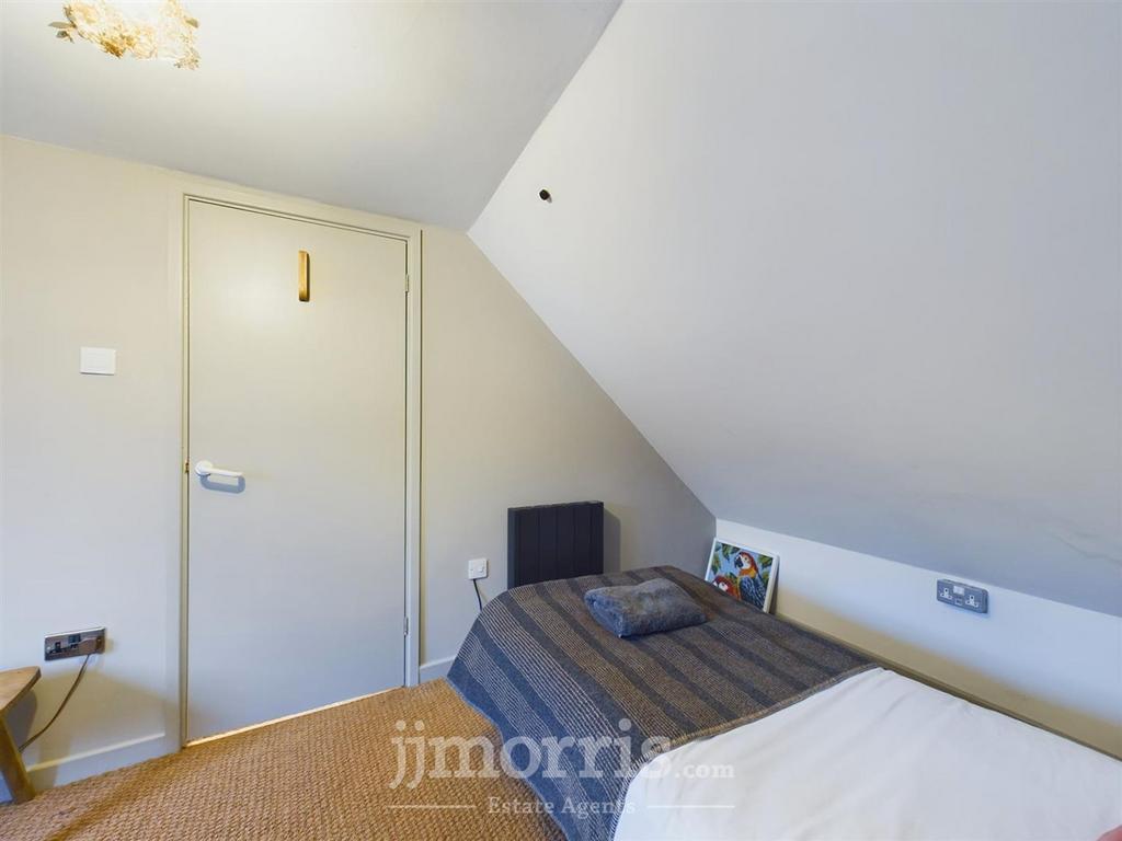 CAM03686 G0-PR0177-STILL014.jpg