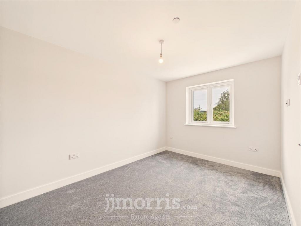 Bedroom 2 (Front)