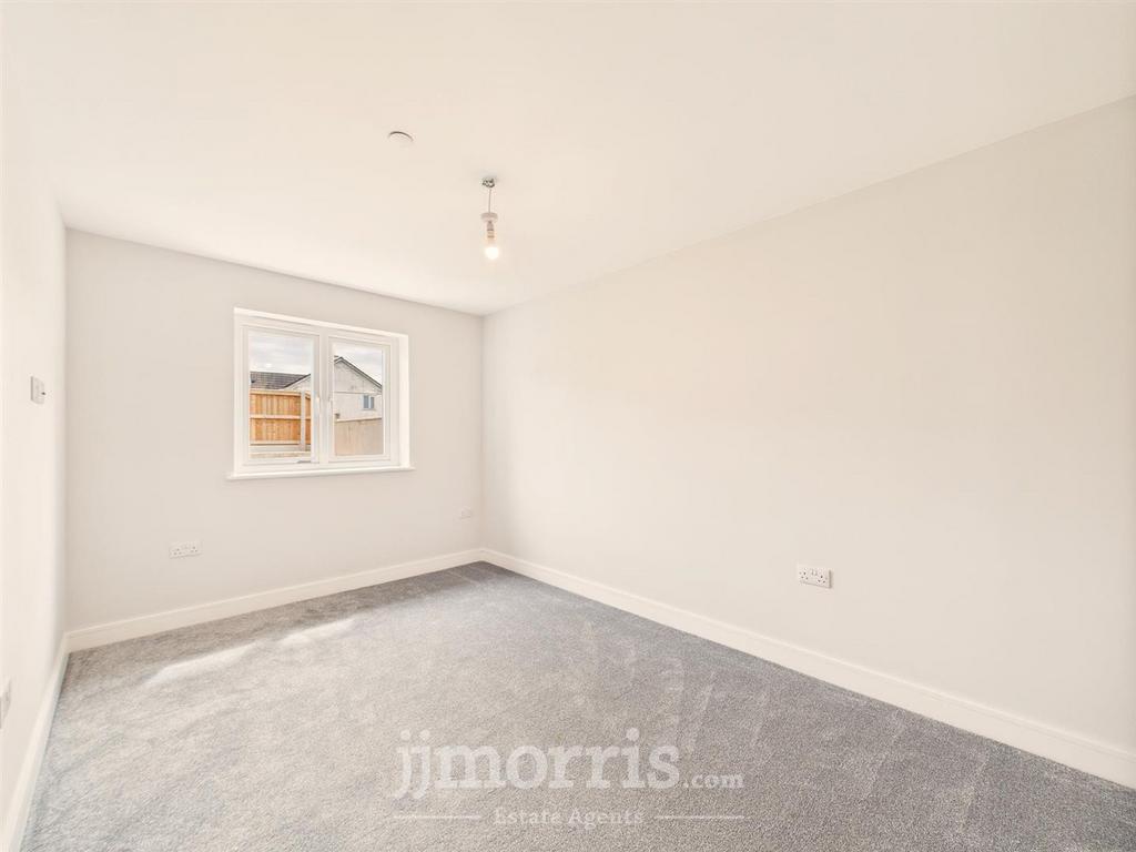 Bedroom 1 (Rear)