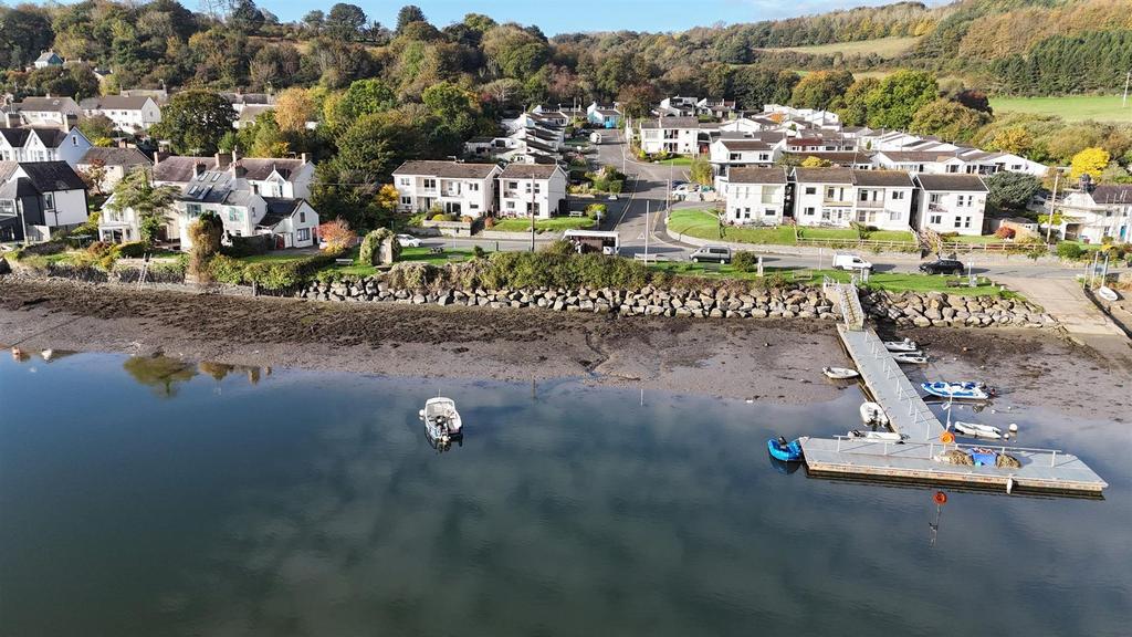 4 Glanteifion Flats, The Moorings St. Dogmaels,...