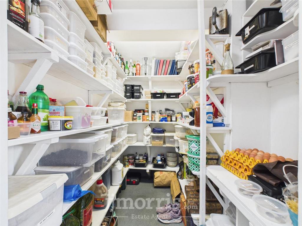 Walk in Pantry