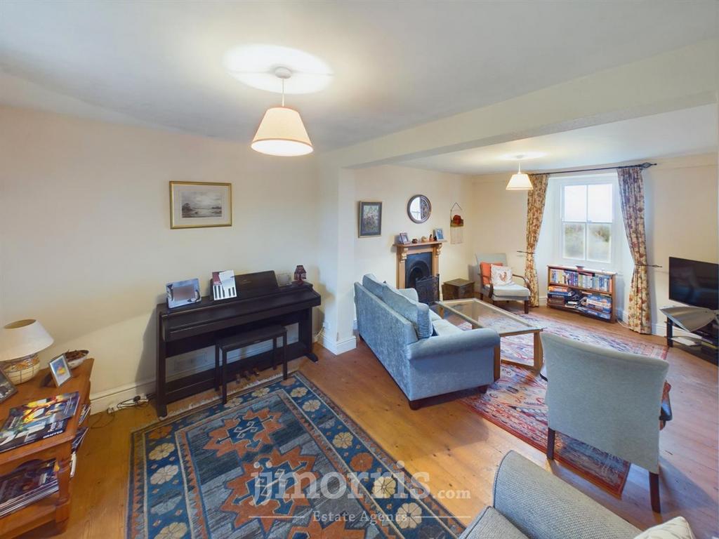 CAM03686 G0-PR0224-STILL004.jpg