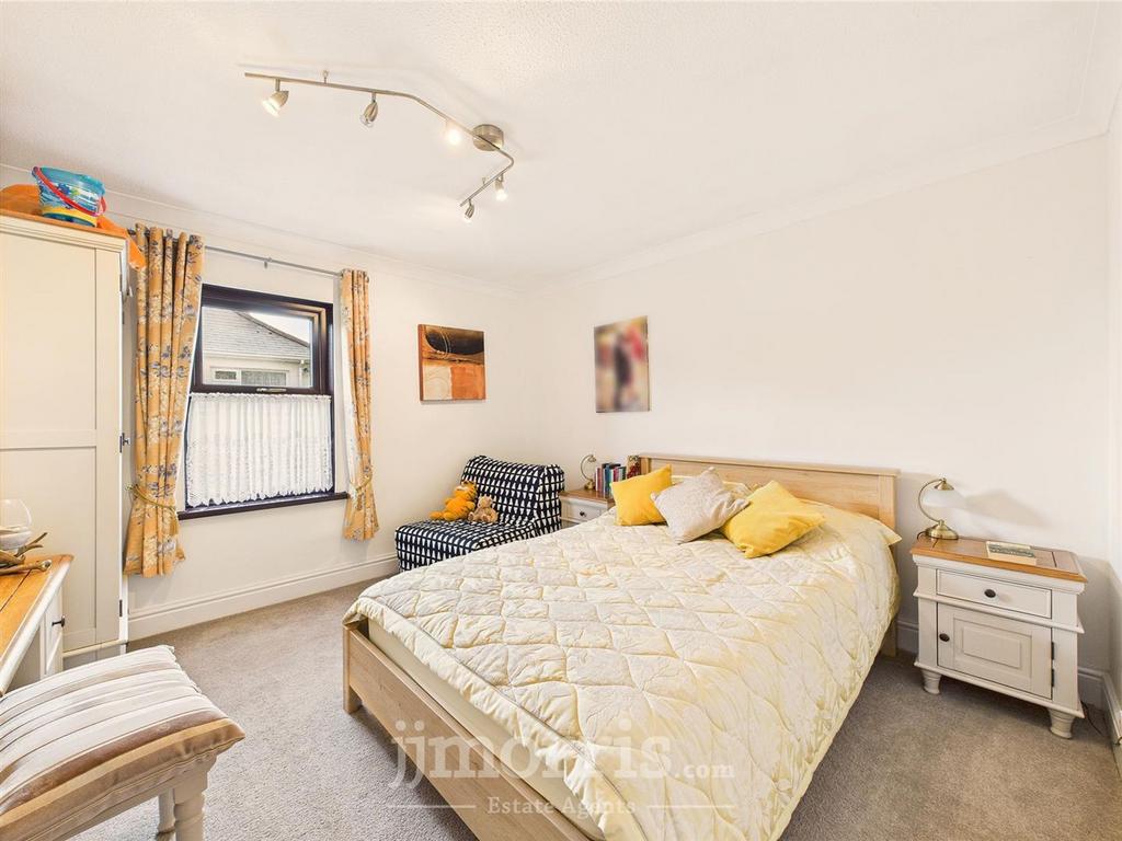 CAM05297 G0-PR0053-STILL019.jpg