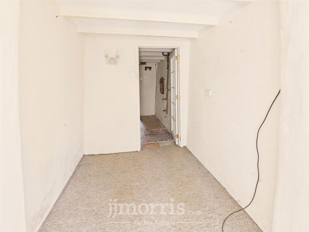 CAM05297 G0-PR0063-STILL003.jpg