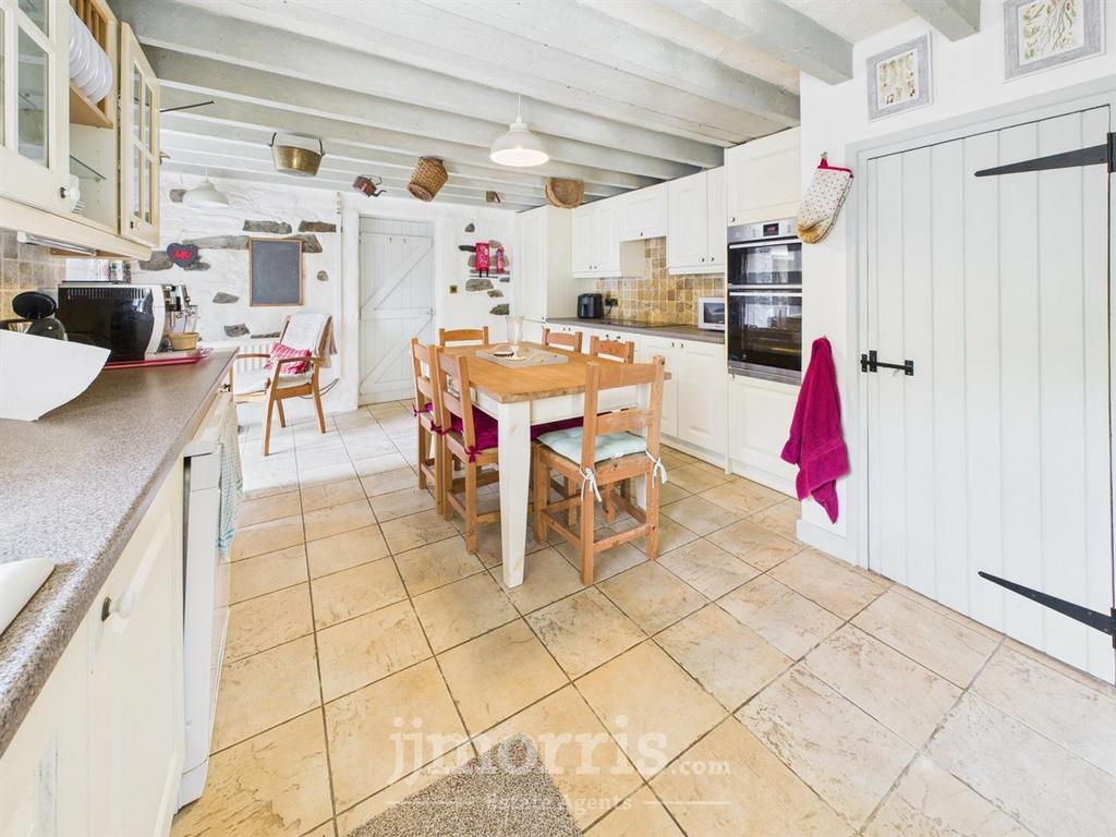 CAM05297 G0-PR0038-STILL016.jpg