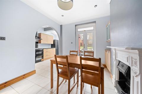 3 bedroom house to rent, Fallsbrook Road, London SW16