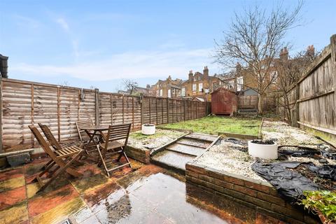 3 bedroom house to rent, Fallsbrook Road, London SW16
