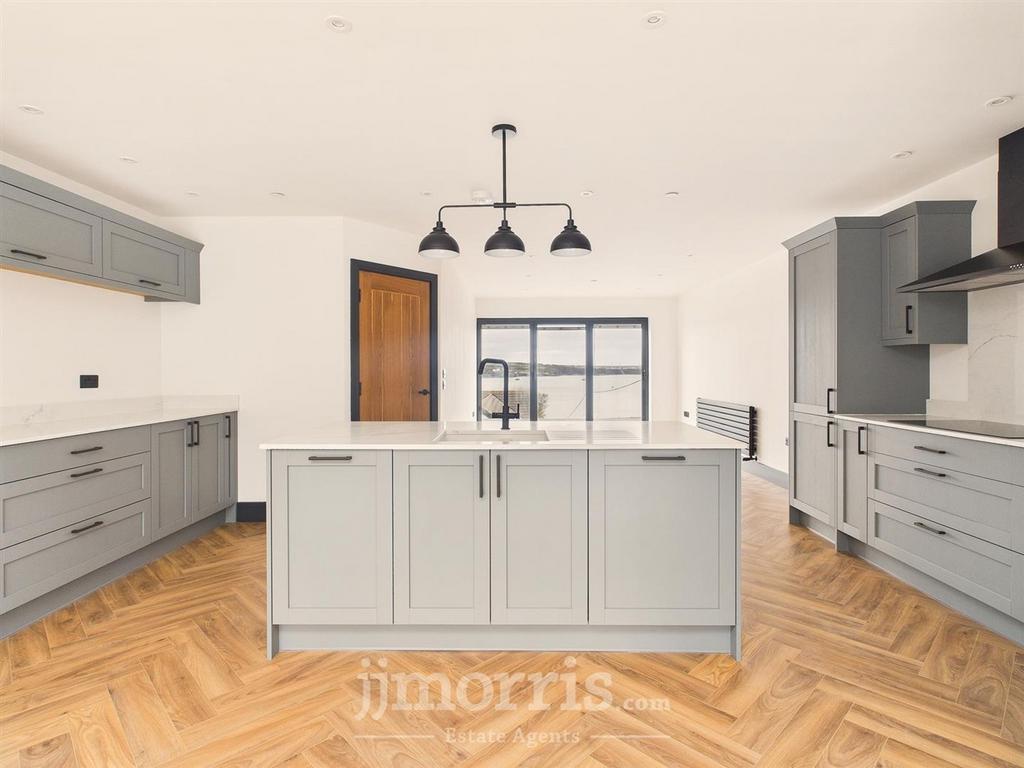 Kitchen/Dining Area