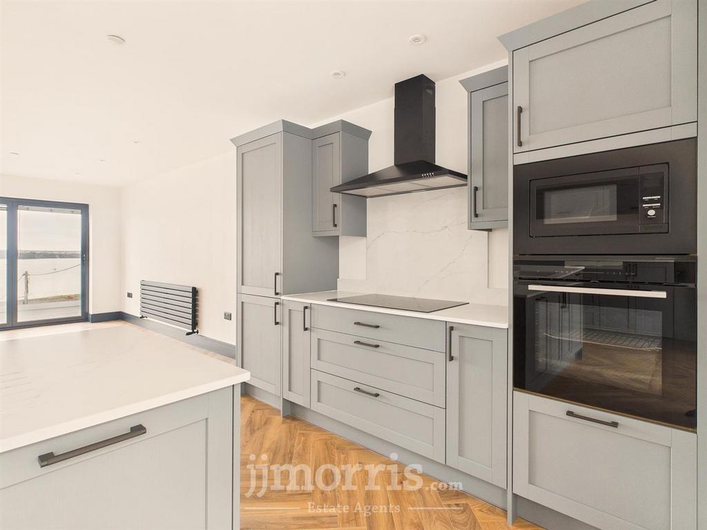 Kitchen/Dining Area
