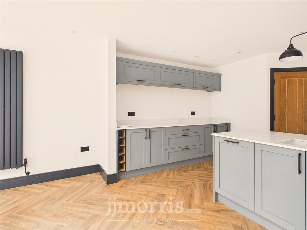 Kitchen/Dining Area