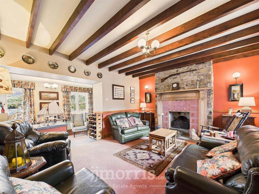 Living Room &amp; Study Area