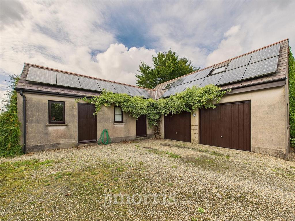 Double Garage/Workshop