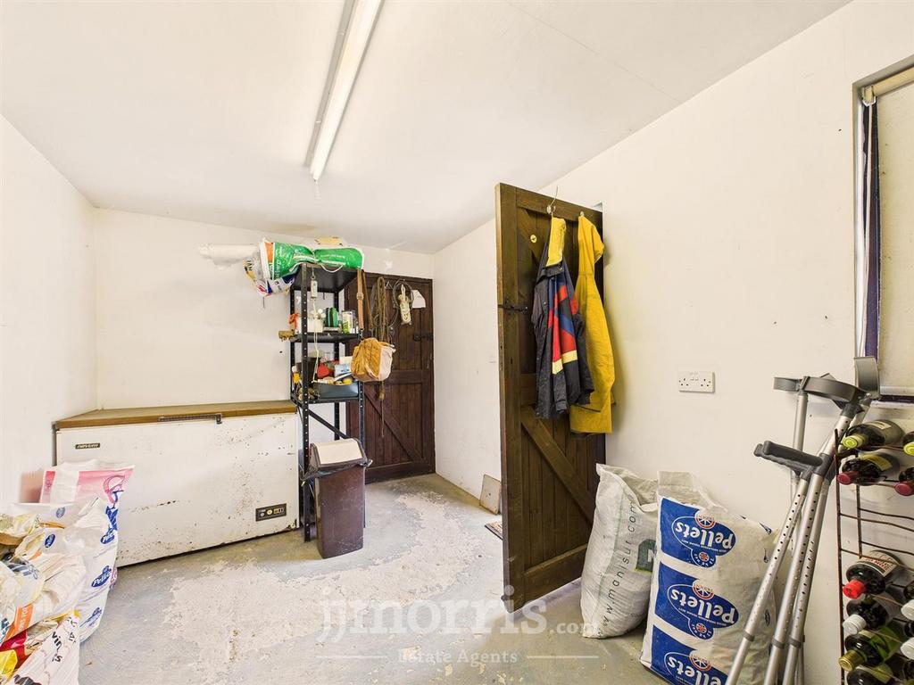 CAM02878 G0-PR0074-STILL038.jpg