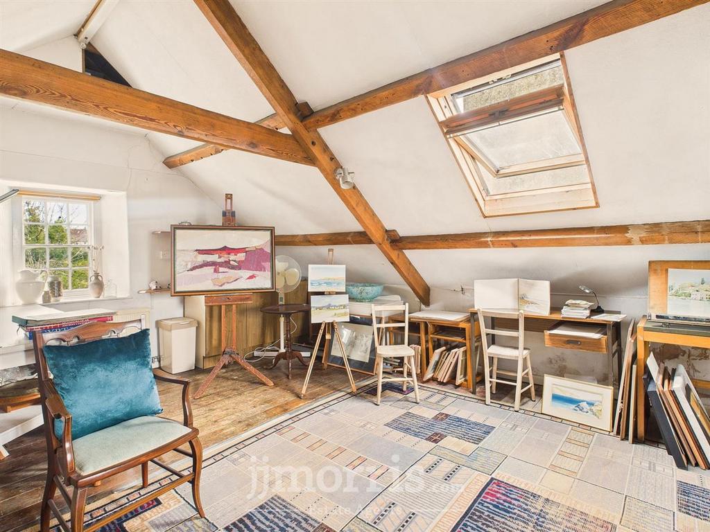 Bedroom 5/Studio