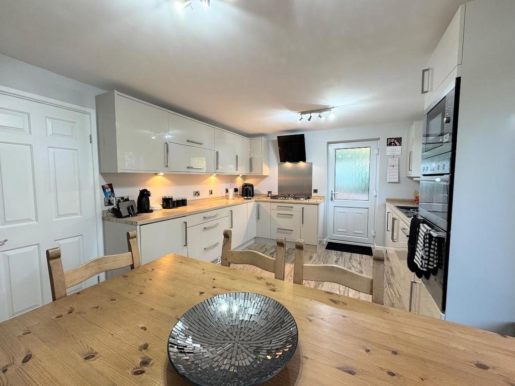 Dining kitchen