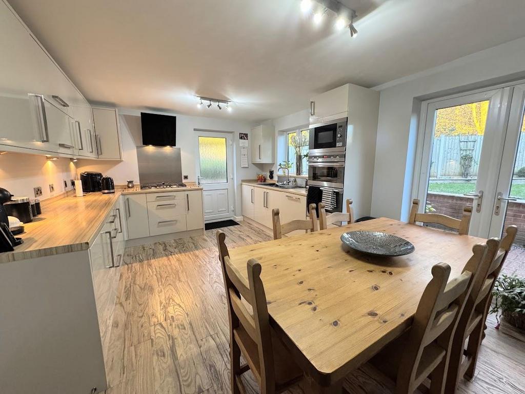 Dining kitchen