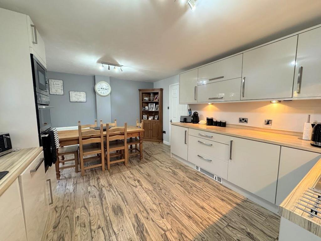 Dining kitchen