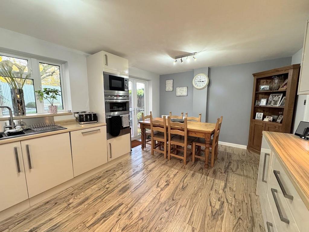 Dining kitchen