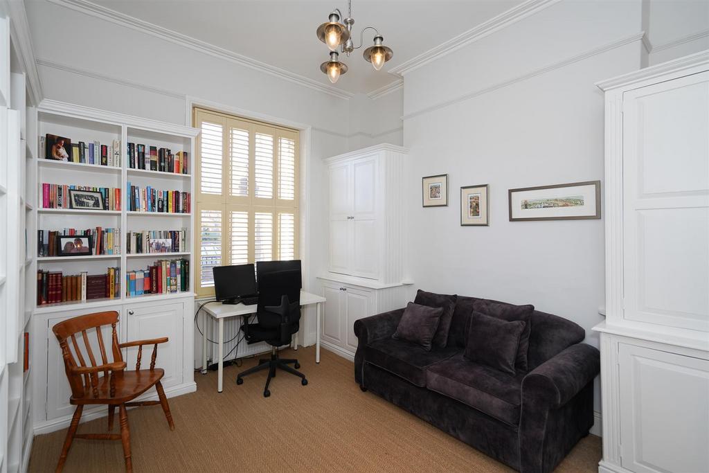 29 Milverton Cresent-12.jpg