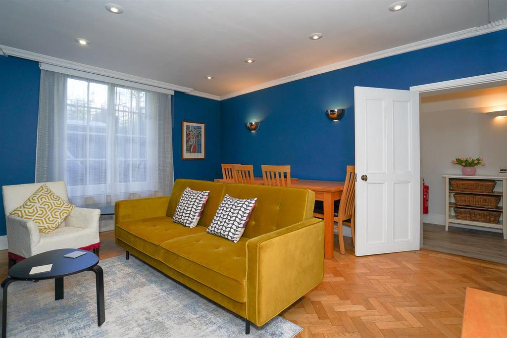 The Basement Apartment 29 Milverton Cresent-5.jpg